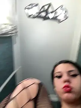 Pokazy przed kamerką – RedAssHottie