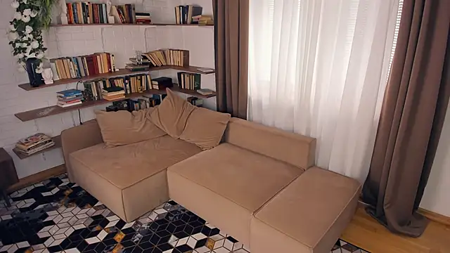 InesPiek: онлайн-секс-чат