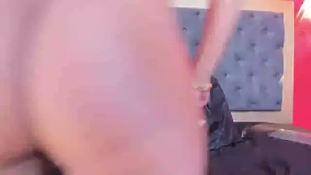 YayaHilton: вебкам-шоу