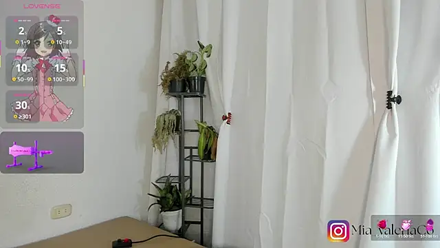 Mia-Valeria- Adlı Modelin Canlı XXX Sohbeti