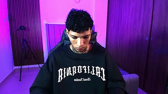 im_Usuga's Live XXX Chat