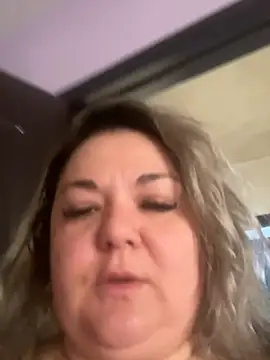 MikyVesela Chat XXX in diretta