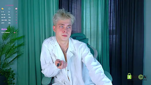 Fred_Cute Show in webcam