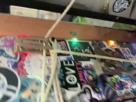 wasntevenme: διαδικτυακό σόου στην κάμερα