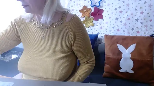 QueenLana Chat XXX live