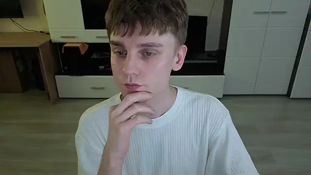 Show modela angryzan na web-kameri