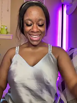 TikaMoon live XXX chat