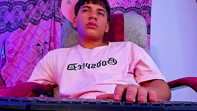 Chat XXX en directo de Aless_bigg