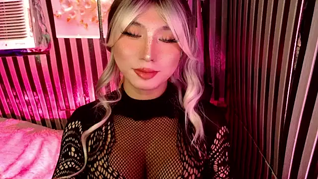 HoresCOCKLUCY élő XXX-chatje