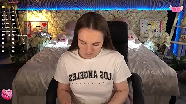 FoxyShy Chat XXX in diretta