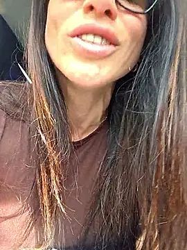 sexy7883 Adlı Modelin Canlı XXX Sohbeti