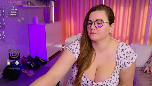 KellyKleine: онлайн-секс-чат