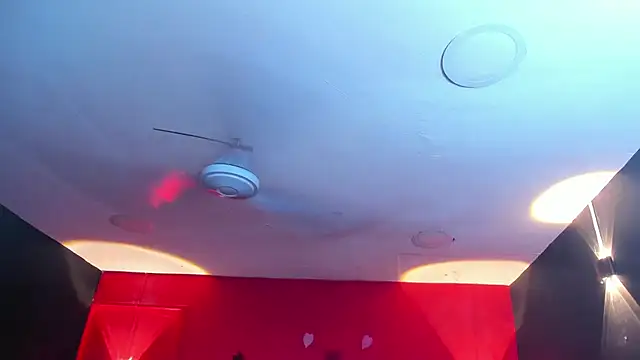 YayaHiltonのライブXXXチャット