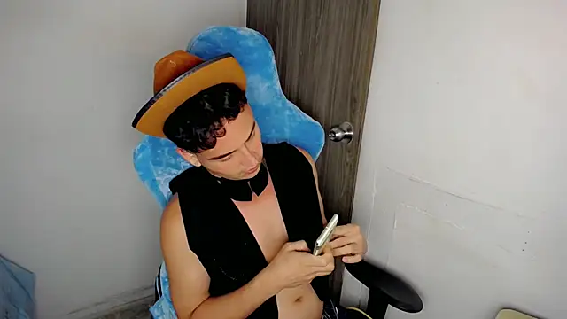 Mathias_twinkk Live XXX Chat