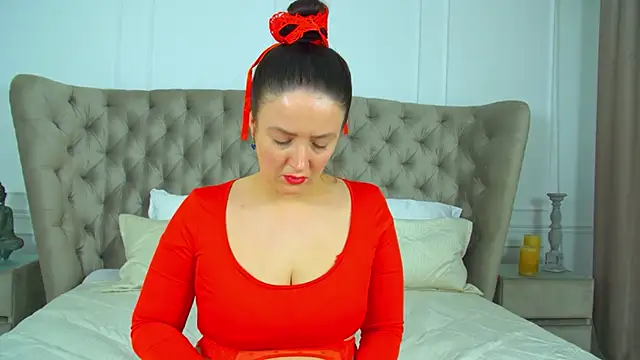 دردشة ElinaBellucci الجنسية المباشرة