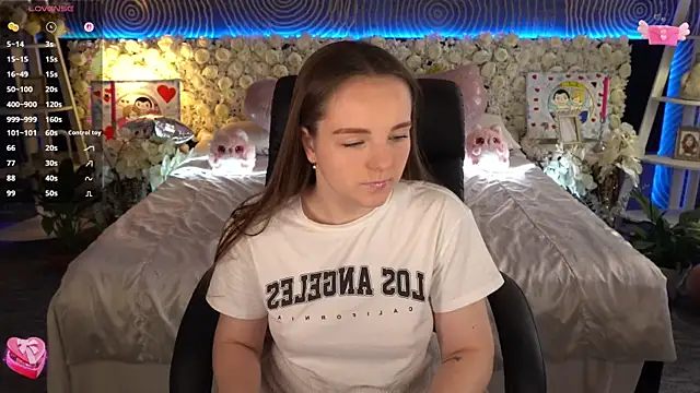 FoxyShy's Live XXX Chat