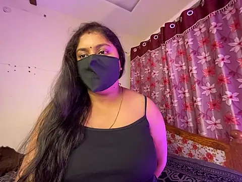 LouleyRanii Show in webcam