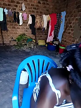 holygrail001: διαδικτυακό σόου στην κάμερα