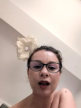 IreneBlue_ élő XXX-chatje