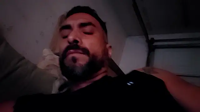 Forbidden_daddy: διαδικτυακό σόου στην κάμερα