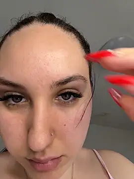 Chat XXX en directo de Lucy_doll22