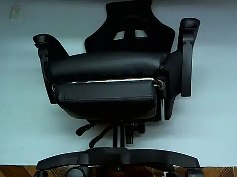 Alphacashmaster777 élő XXX-chatje