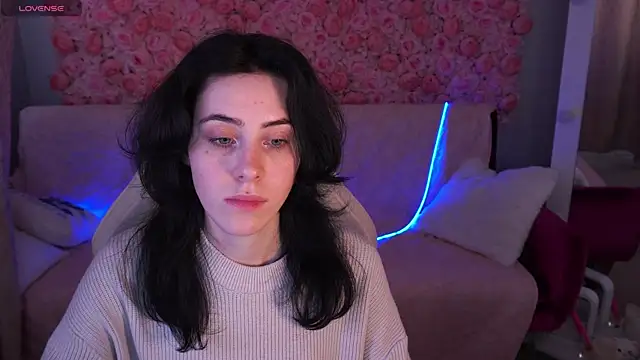 Show modela CurleyBlueEyes na web-kameri