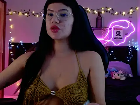 XXX chat uživo modela brunettebr