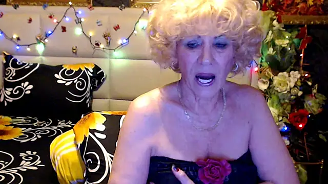 HappyWomanOn Webcam show