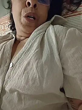 NakedMILFxのライブXXXチャット