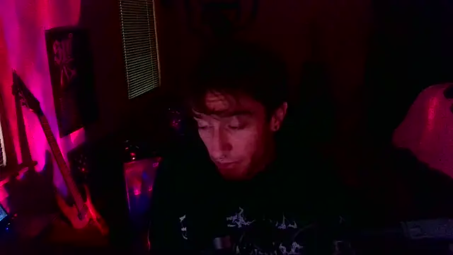 LEVIATHANX666: διαδικτυακό σόου στην κάμερα