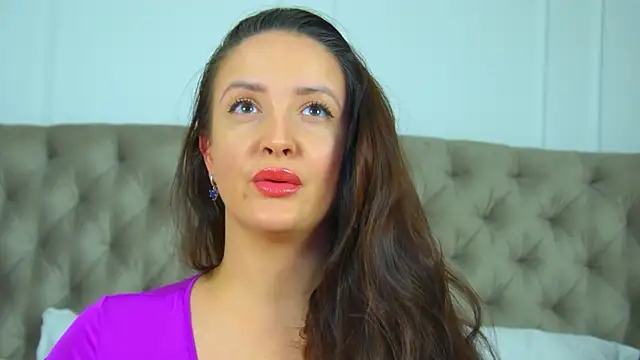 ElinaBellucci Live XXX-Chat