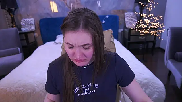 EmmyCharmm live XXX chat