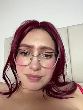 VioletPearson: διαδικτυακό σόου στην κάμερα