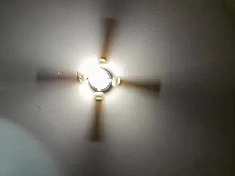 Show modela CloudyHungSoCal na web-kameri