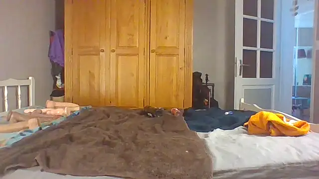 DildoPlayer33's Live XXX Chat