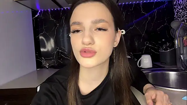 Kosandra_k Adlı Modelin Canlı XXX Sohbeti