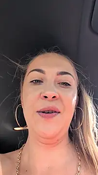 Chat XXX en directo de Risky_girl23_