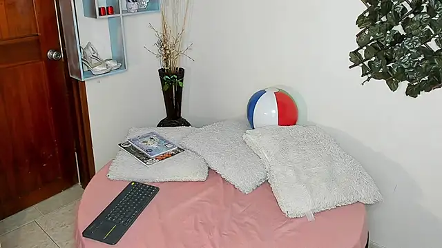 DestinyHills – Naživo XXX chat