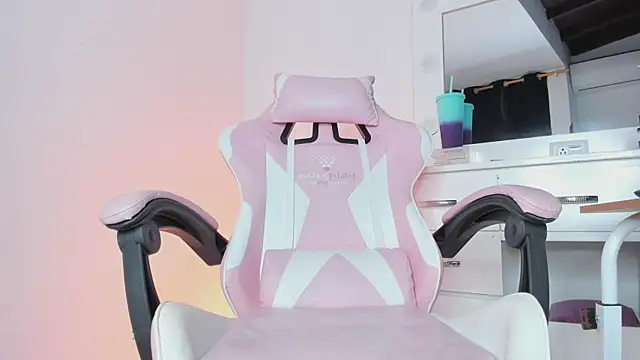 lovingdarcy_ Adlı Modelin Canlı XXX Sohbeti