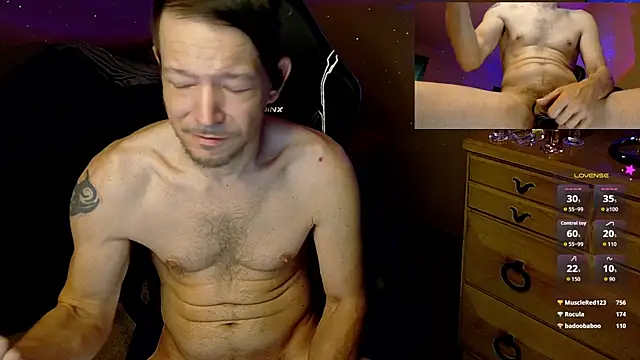 Chat XXX ao vivo de MasterForgedRayy