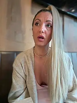 adya-aly's Live XXX Chat