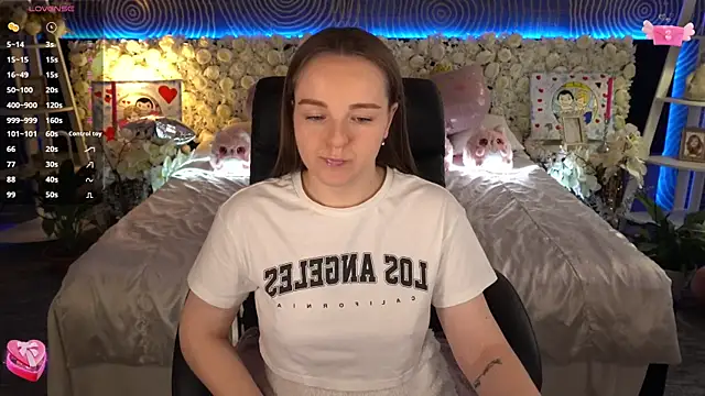 FoxyShy's Live XXX Chat