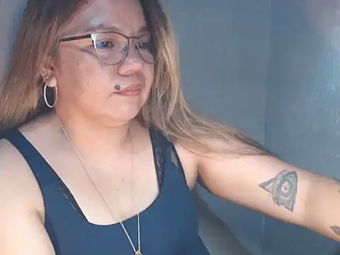 ambersmile élő XXX-chatje