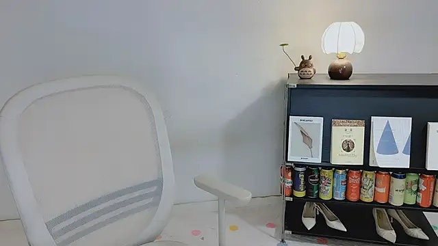 Onechestnut's Live XXX Chat