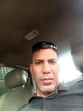 UnreadyChutzpa Live XXX-Chat