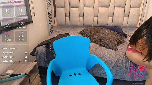 Онлайн чат XXX Keyla_Brunette_