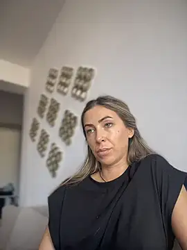 แชท XXX สดของ RaquelleDevon