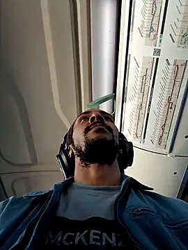 Mikaaa97 – Naživo XXX chat