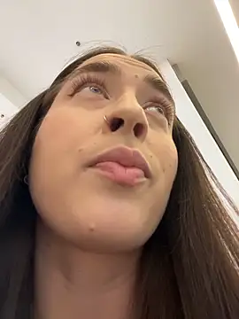 Holly_Play live XXX chat